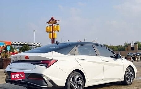Hyundai Elantra, 2023 год, 1 240 000 рублей, 4 фотография