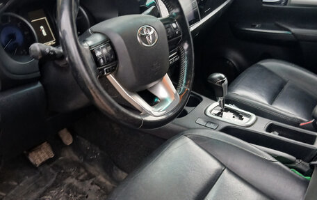 Toyota Hilux VIII, 2017 год, 2 960 000 рублей, 6 фотография