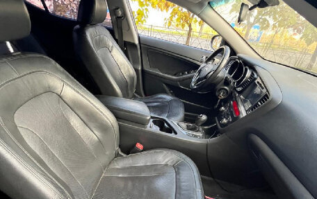 KIA K5 I рестайлинг, 2011 год, 700 000 рублей, 8 фотография
