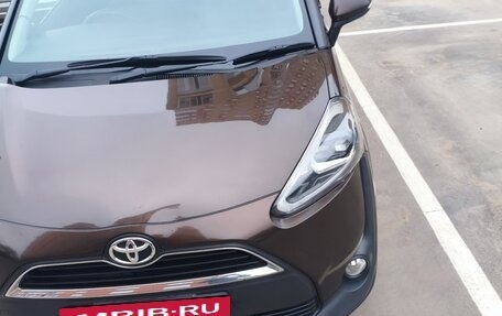 Toyota Sienta II, 2018 год, 1 370 000 рублей, 2 фотография