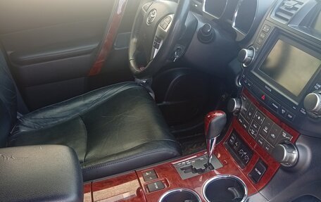 Toyota Highlander III, 2011 год, 1 799 000 рублей, 6 фотография