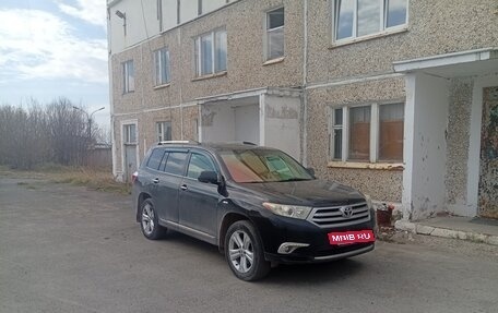 Toyota Highlander III, 2011 год, 1 799 000 рублей, 2 фотография
