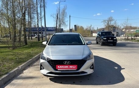 Hyundai Solaris II рестайлинг, 2021 год, 1 450 000 рублей, 2 фотография