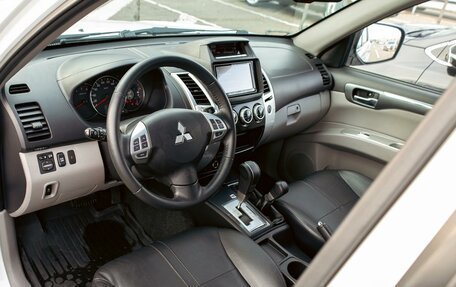 Mitsubishi Pajero Sport II рестайлинг, 2015 год, 1 355 000 рублей, 13 фотография