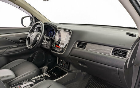 Mitsubishi Outlander III рестайлинг 3, 2019 год, 2 850 000 рублей, 11 фотография