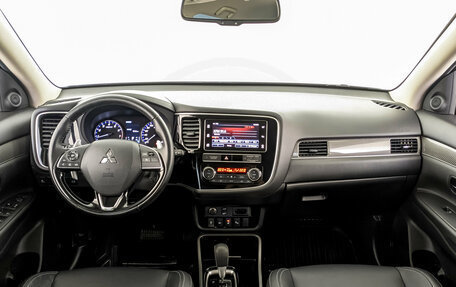 Mitsubishi Outlander III рестайлинг 3, 2019 год, 2 850 000 рублей, 15 фотография