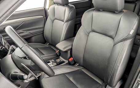 Mitsubishi Outlander III рестайлинг 3, 2019 год, 2 850 000 рублей, 21 фотография