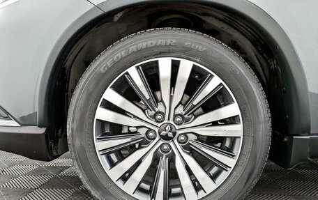 Mitsubishi Outlander III рестайлинг 3, 2019 год, 2 850 000 рублей, 19 фотография