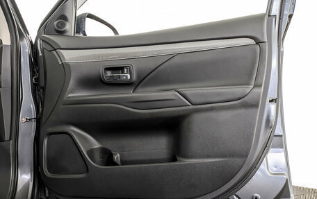 Mitsubishi Outlander III рестайлинг 3, 2019 год, 2 850 000 рублей, 26 фотография