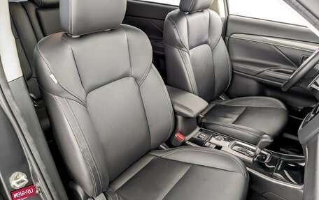 Mitsubishi Outlander III рестайлинг 3, 2019 год, 2 850 000 рублей, 25 фотография