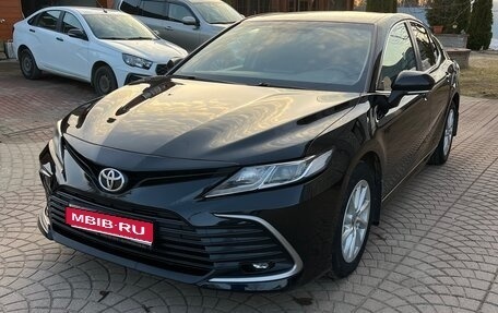 Toyota Camry, 2021 год, 2 450 000 рублей, 1 фотография