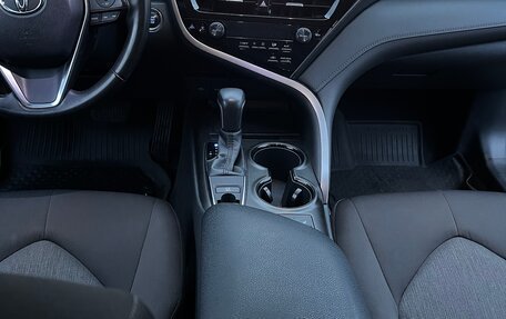 Toyota Camry, 2021 год, 2 450 000 рублей, 14 фотография