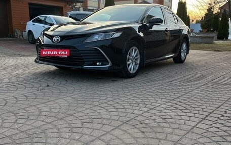 Toyota Camry, 2021 год, 2 450 000 рублей, 8 фотография