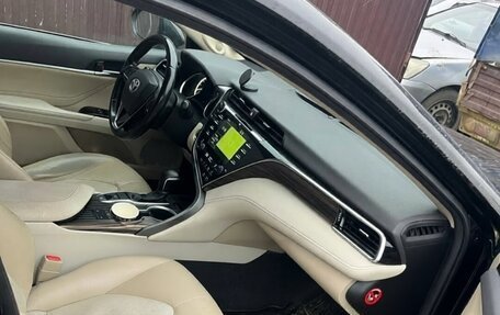 Toyota Camry, 2020 год, 2 350 000 рублей, 8 фотография
