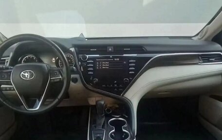 Toyota Camry, 2020 год, 2 350 000 рублей, 11 фотография