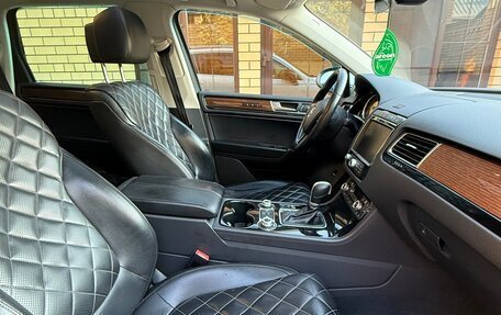 Volkswagen Touareg III, 2017 год, 2 850 000 рублей, 10 фотография