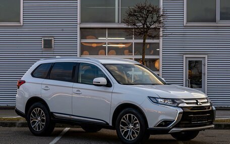 Mitsubishi Outlander III рестайлинг 3, 2018 год, 1 665 000 рублей, 3 фотография