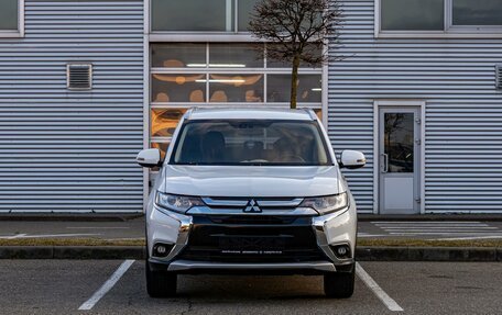 Mitsubishi Outlander III рестайлинг 3, 2018 год, 1 665 000 рублей, 2 фотография