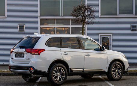 Mitsubishi Outlander III рестайлинг 3, 2018 год, 1 665 000 рублей, 6 фотография
