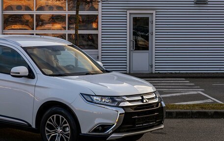 Mitsubishi Outlander III рестайлинг 3, 2018 год, 1 665 000 рублей, 8 фотография