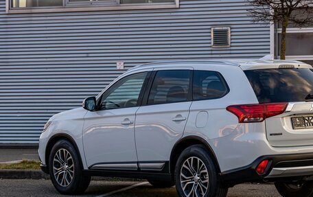 Mitsubishi Outlander III рестайлинг 3, 2018 год, 1 665 000 рублей, 9 фотография