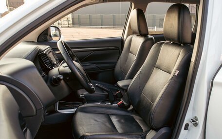 Mitsubishi Outlander III рестайлинг 3, 2018 год, 1 665 000 рублей, 11 фотография