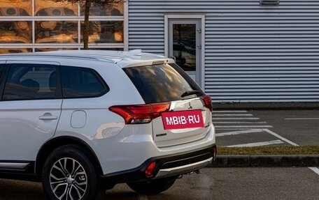 Mitsubishi Outlander III рестайлинг 3, 2018 год, 1 665 000 рублей, 10 фотография