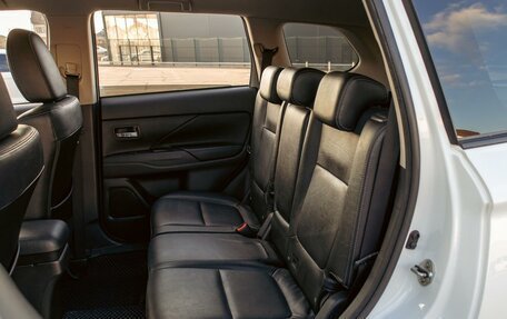 Mitsubishi Outlander III рестайлинг 3, 2018 год, 1 665 000 рублей, 17 фотография