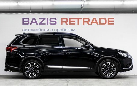 Mitsubishi Outlander III рестайлинг 3, 2021 год, 2 600 000 рублей, 5 фотография