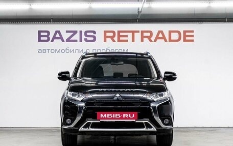 Mitsubishi Outlander III рестайлинг 3, 2021 год, 2 600 000 рублей, 3 фотография
