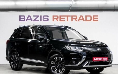 Mitsubishi Outlander III рестайлинг 3, 2021 год, 2 600 000 рублей, 4 фотография