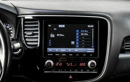 Mitsubishi Outlander III рестайлинг 3, 2021 год, 2 600 000 рублей, 18 фотография