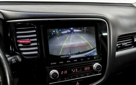 Mitsubishi Outlander III рестайлинг 3, 2021 год, 2 600 000 рублей, 20 фотография