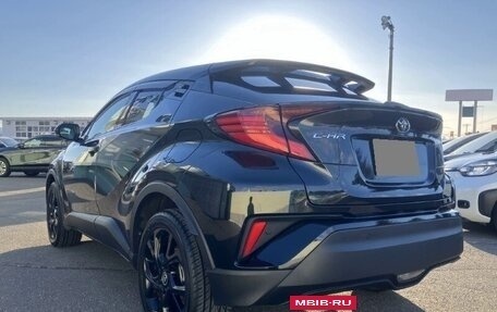 Toyota C-HR I рестайлинг, 2022 год, 1 470 000 рублей, 5 фотография