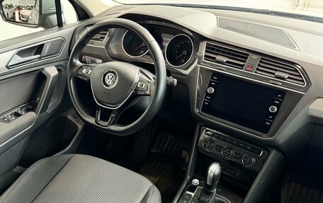 Volkswagen Tiguan II, 2020 год, 2 230 000 рублей, 16 фотография