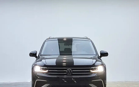 Volkswagen Tiguan II, 2023 год, 2 407 444 рублей, 2 фотография