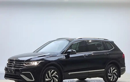Volkswagen Tiguan II, 2023 год, 2 407 444 рублей, 3 фотография