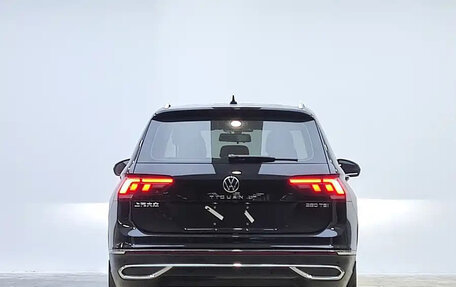 Volkswagen Tiguan II, 2023 год, 2 407 444 рублей, 5 фотография