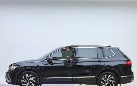 Volkswagen Tiguan II, 2023 год, 2 407 444 рублей, 6 фотография