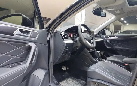 Volkswagen Tiguan II, 2023 год, 2 407 444 рублей, 9 фотография