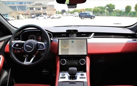 Jaguar F-Pace, 2024 год, 4 445 000 рублей, 17 фотография