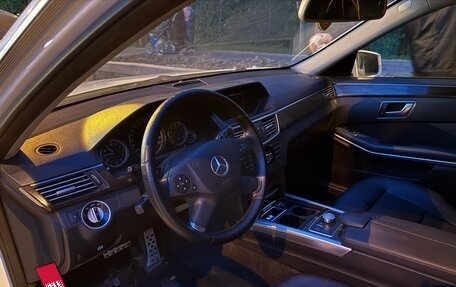 Mercedes-Benz E-Класс, 2012 год, 850 000 рублей, 2 фотография