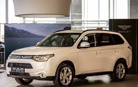 Mitsubishi Outlander III рестайлинг 3, 2013 год, 1 255 000 рублей, 1 фотография