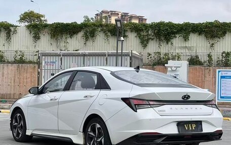 Hyundai Elantra, 2022 год, 1 100 000 рублей, 4 фотография