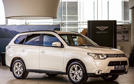 Mitsubishi Outlander III рестайлинг 3, 2013 год, 1 255 000 рублей, 3 фотография