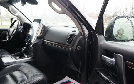 Toyota Land Cruiser 200, 2017 год, 5 300 000 рублей, 3 фотография