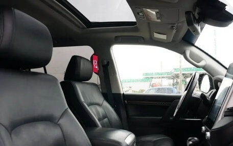 Toyota Land Cruiser 200, 2017 год, 5 300 000 рублей, 8 фотография
