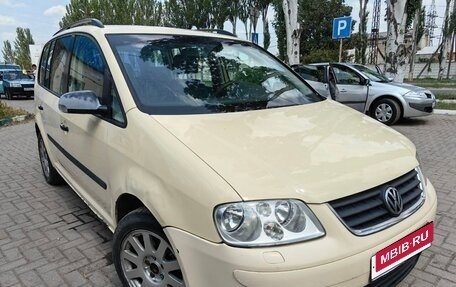 Volkswagen Touran III, 2004 год, 505 000 рублей, 3 фотография