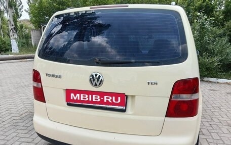 Volkswagen Touran III, 2004 год, 505 000 рублей, 4 фотография