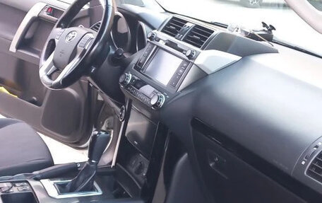 Toyota Land Cruiser Prado 150 рестайлинг 2, 2014 год, 3 600 000 рублей, 14 фотография